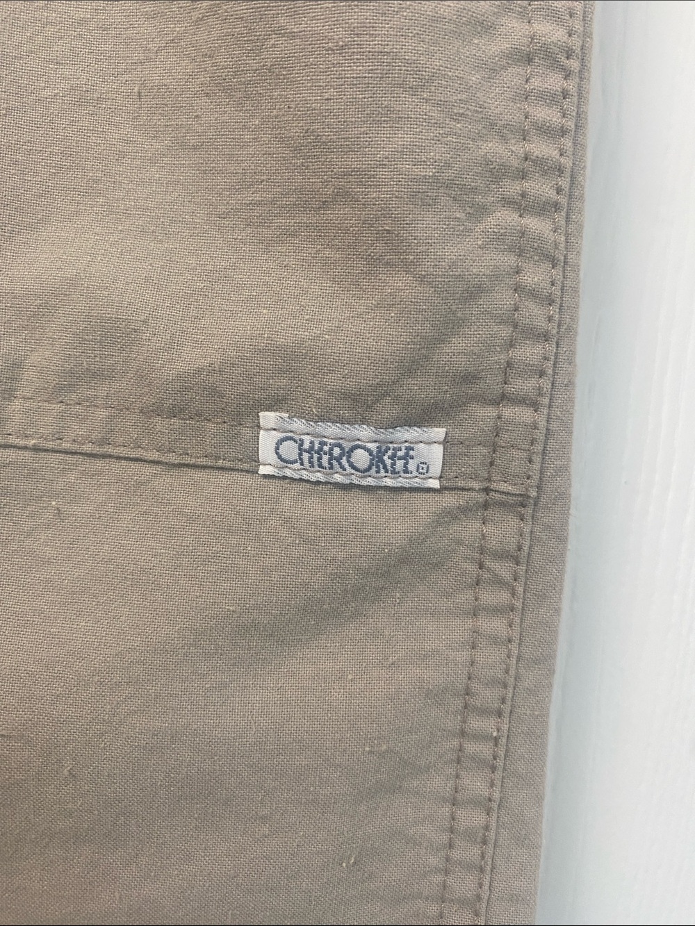 Women’s Cherokee Khaki Cargo Shorts - Picture 2 of 4